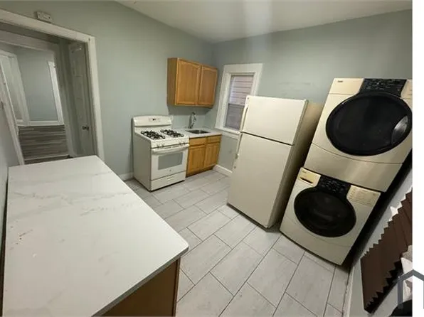 16 Triton Ter, Newark, NJ