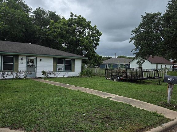 5th image of 706 Cemetery Ave