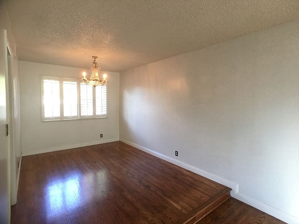 1st image of 219 S Park Victoria Dr