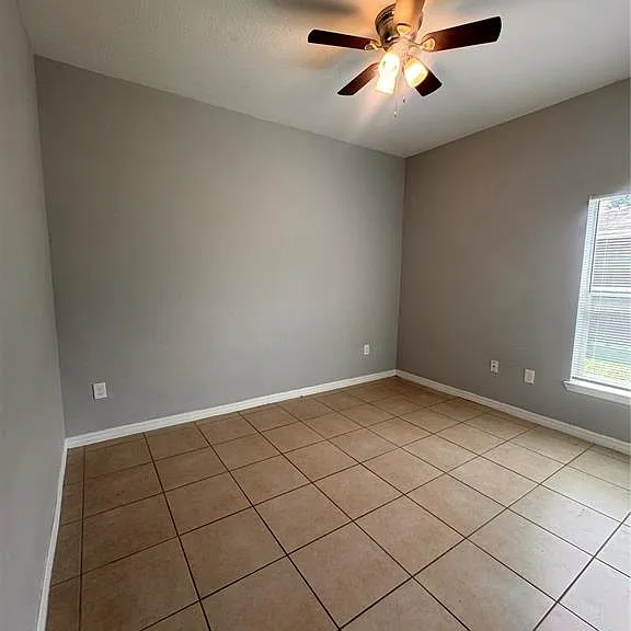 677 Royalty Ct — Photo 12