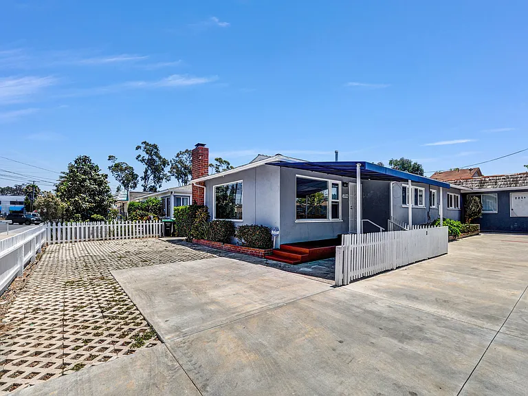 221 Avocado St #A — Photo 2