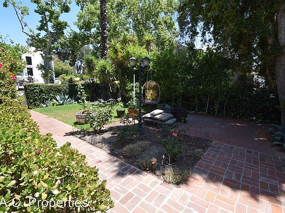 4th image of 11444-46 Riverside Dr #17701824