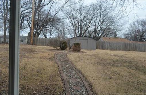 5th image of 6001 Englewood Ave