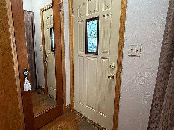 3rd image of 211 Kendall Ave N