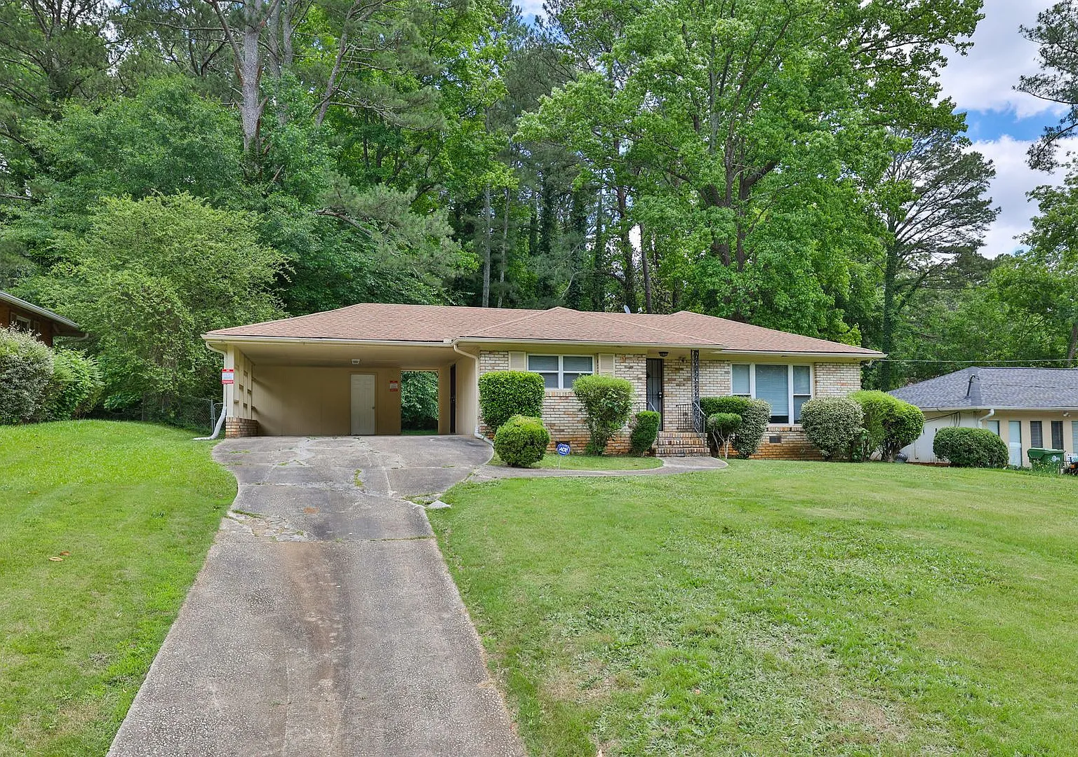 Beautiful, Spacious, Single Family Home. — Photo 1