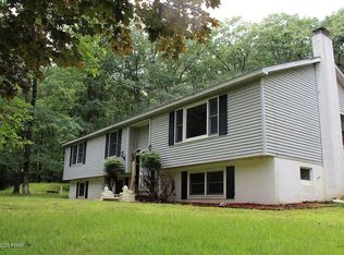 115 Grasshopper Way, Hawley, PA 18428