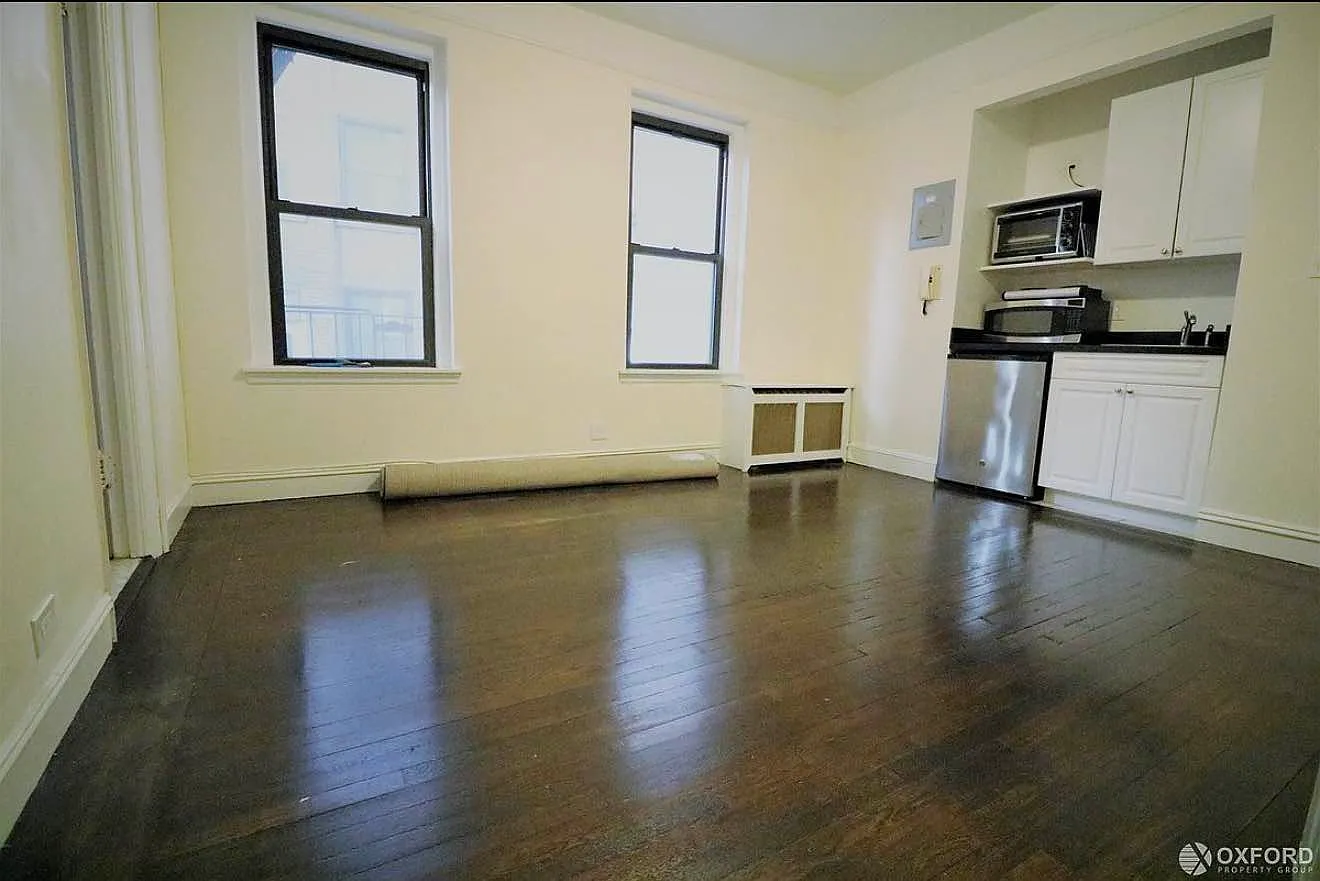22 West 77th Street — Photo 2