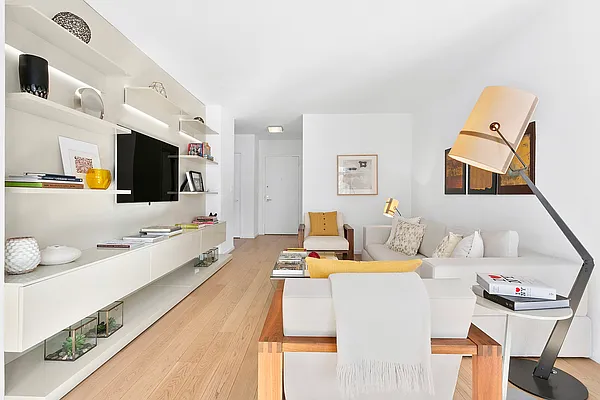 Rented by New York Casas Ltd. | media 10