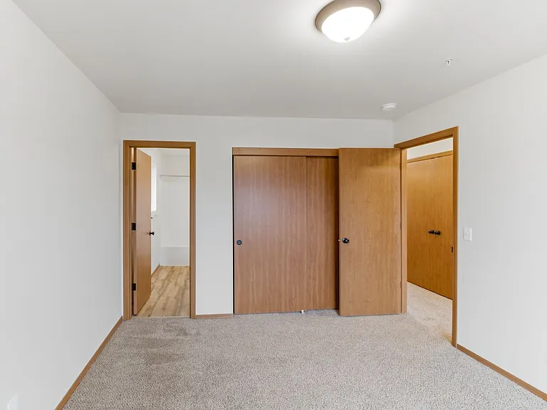 Oak Springs Apartments — Photo 39