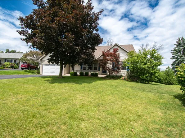 34 Bay Heights Cir, Geneva, NY 14456