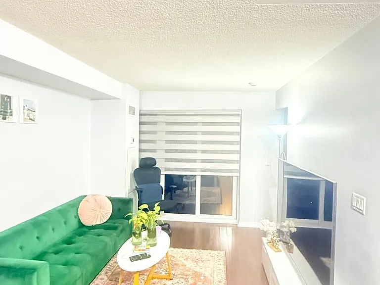 352 Front St W #906 — Photo 9