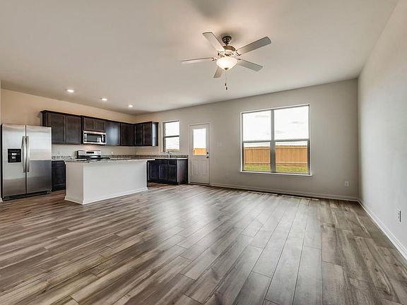 4th image of 315 Micah Ln