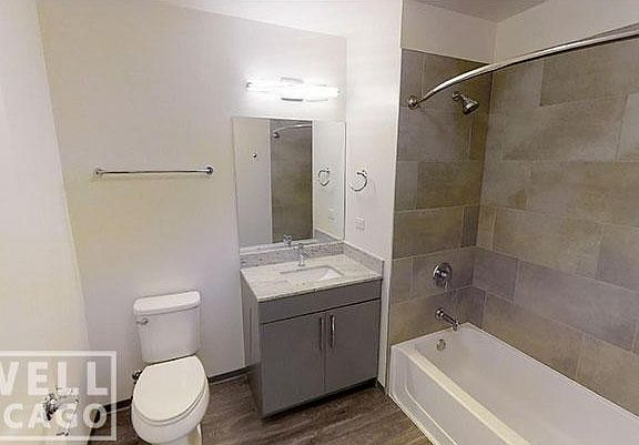 4th image of 2440 N California Ave #1