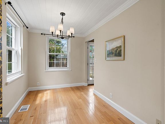 5th image of 3616 S Wakefield St