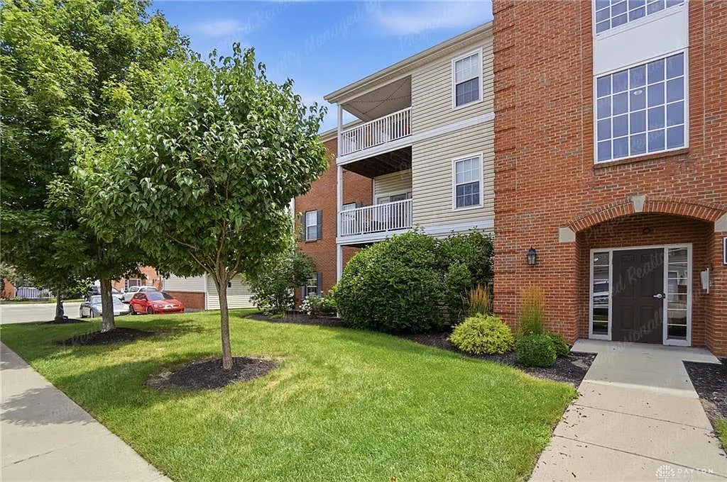 2 bed, 1.5 bath, 1277 sqft, $1,600 — Photo 2
