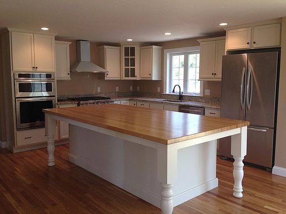3rd image of 68 Fountain Knoll Ln
