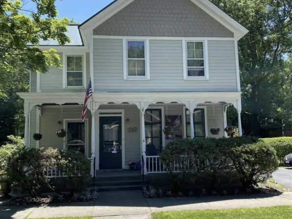 8 Jumel Pl #1/2, Saratoga Springs, NY 12866