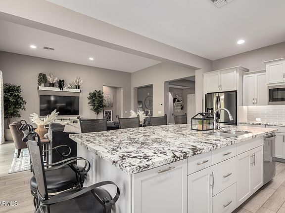 5th image of 9426 W DALEY Lane