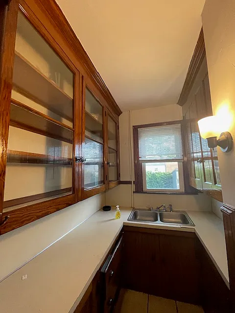 120 Porter St — Photo 2