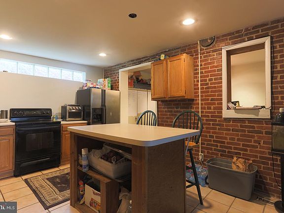 3rd image of 2707 Talbot Rd