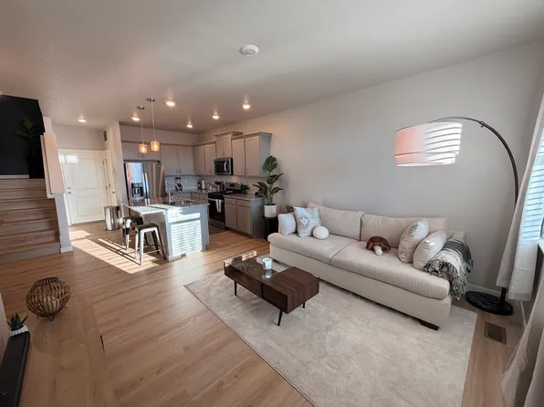 572 Thoroughbred Ln, Johnstown, CO