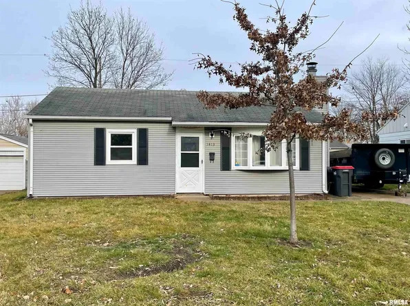 1413 Delray Ave, Pekin, IL 61554