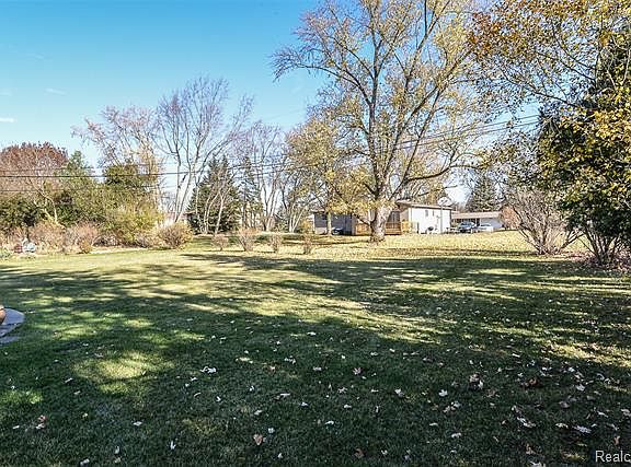 3rd image of 262 Hurondale Dr