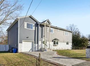 17 Maple Ave, Mahwah, NJ 07430