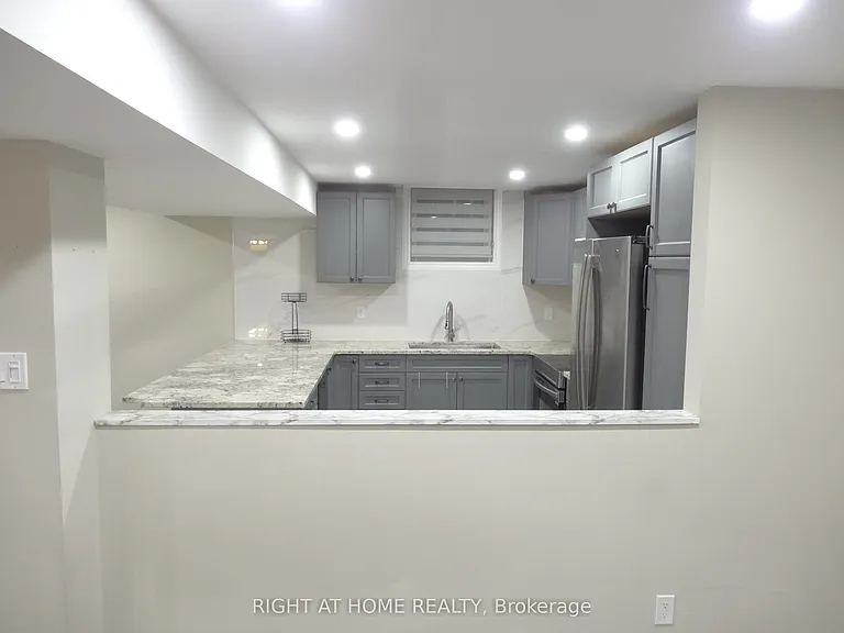 39 Devondale St #LOWER LEVEL — Photo 13