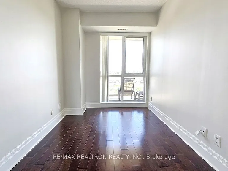 39 Upper Duke Cres #604 — Photo 12