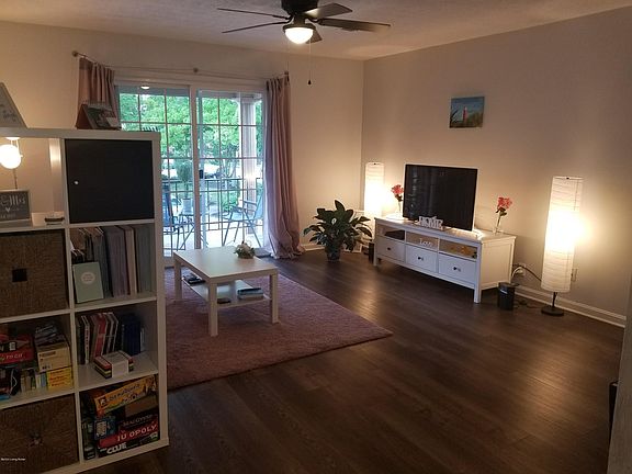 3rd image of 428 Logsdon Ct