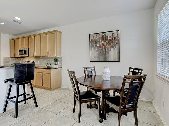 5th image of 6423 Calgary Woods Ln