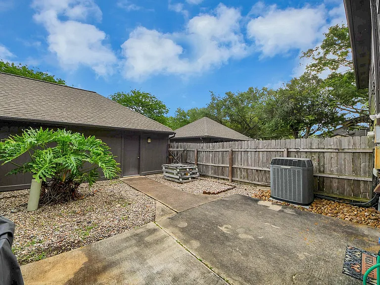 2204 Gemini St — Photo 32