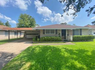 5130 Sue Ave, Groves, TX 77619