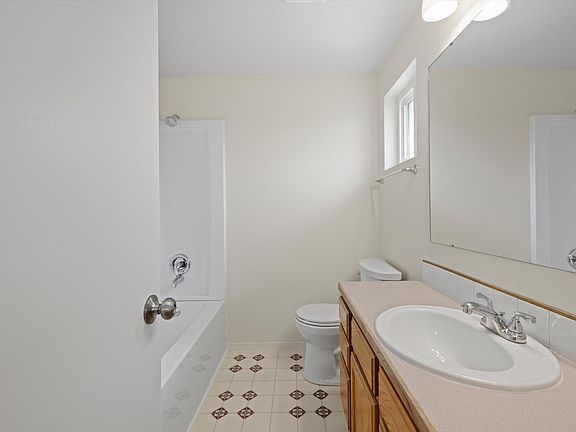 4th image of 4957 Peony St