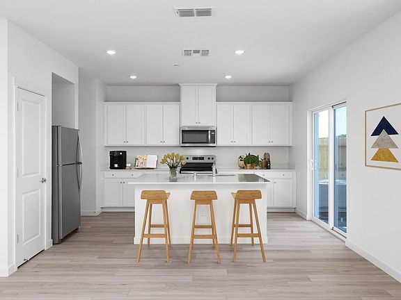 The kitchen has the all space you need for food prep.
