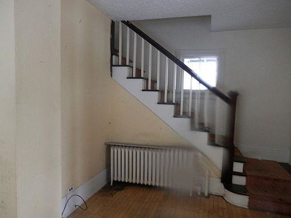 3rd image of 307 E Douglass Ave