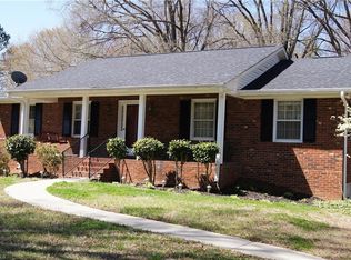 5320 Nestleway Dr, Clemmons, NC 27012