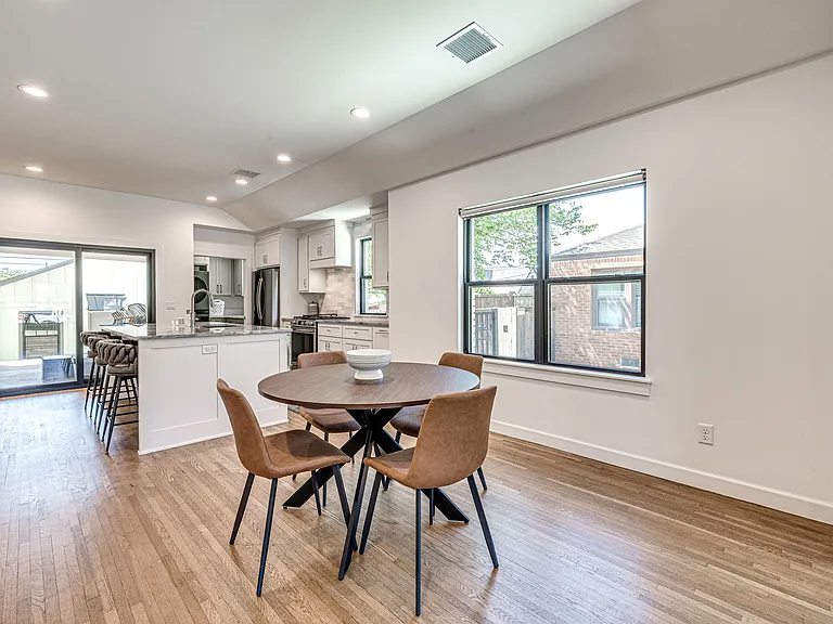 1540 S Columbia Pl — Photo 13