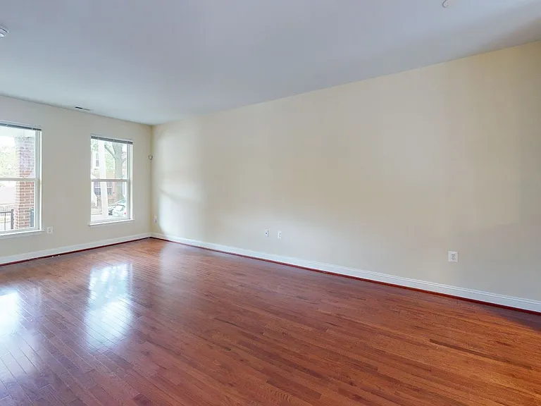 720 Barnes St NE — Photo 6