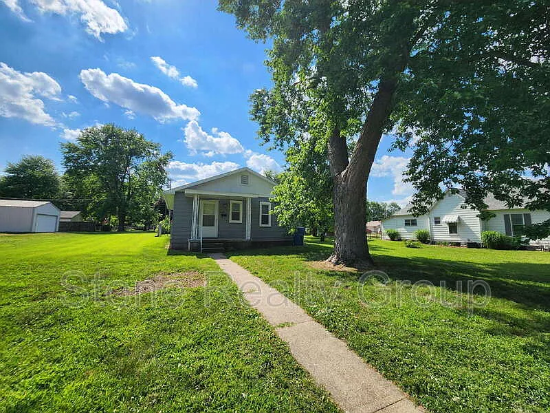 2 bed, 1.0 bath, $1,100 — Photo 1