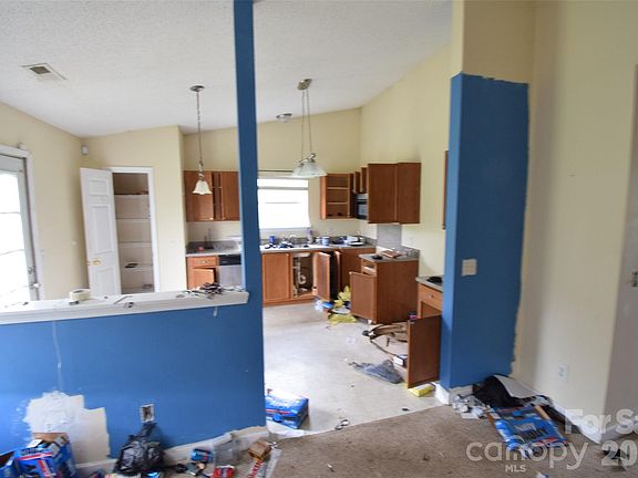 3rd image of 633 Overlook Rd