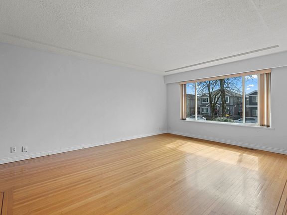 5th image of 3369 Price St