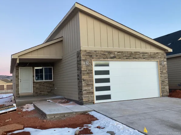 1809 Painted Horse Trl, Laramie, WY 82070