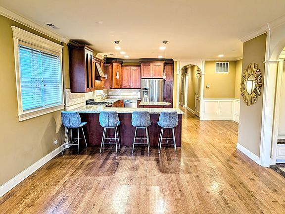 2nd image of 6121 N Winthrop Ave APT 2N