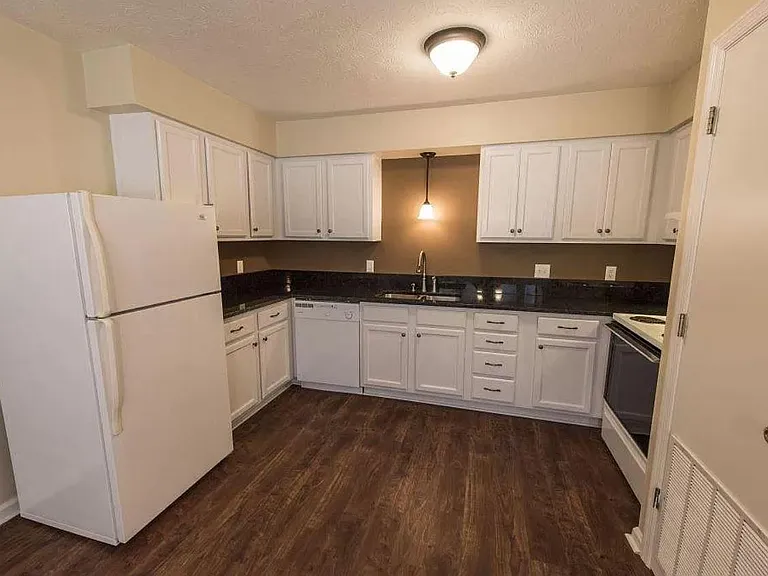 1028 Chinook St — Photo 7