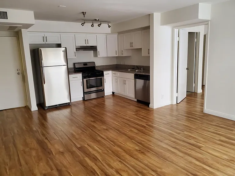 165 N Hoover St — Photo 58