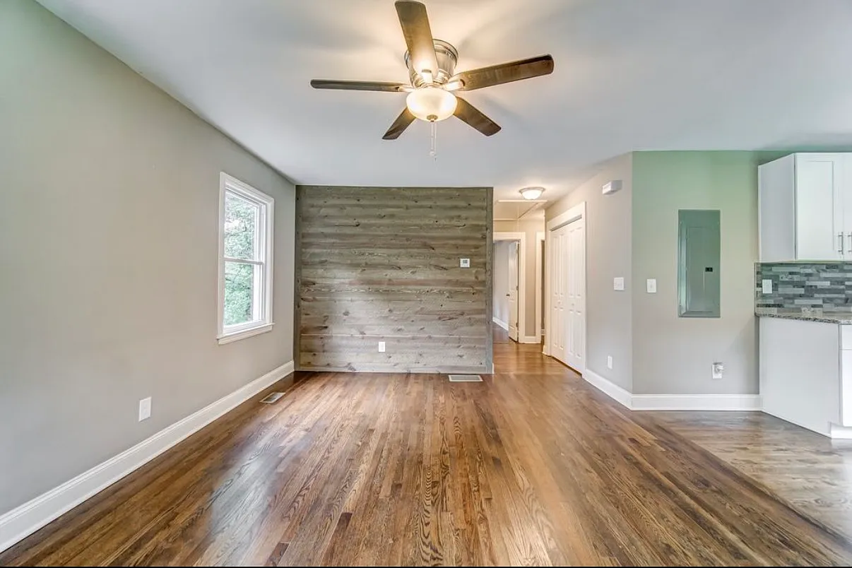 3 bed, 1300 sqft, $2,100 — Photo 3