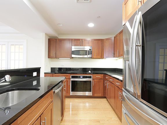 5th image of 225 Stanley Ave #120B