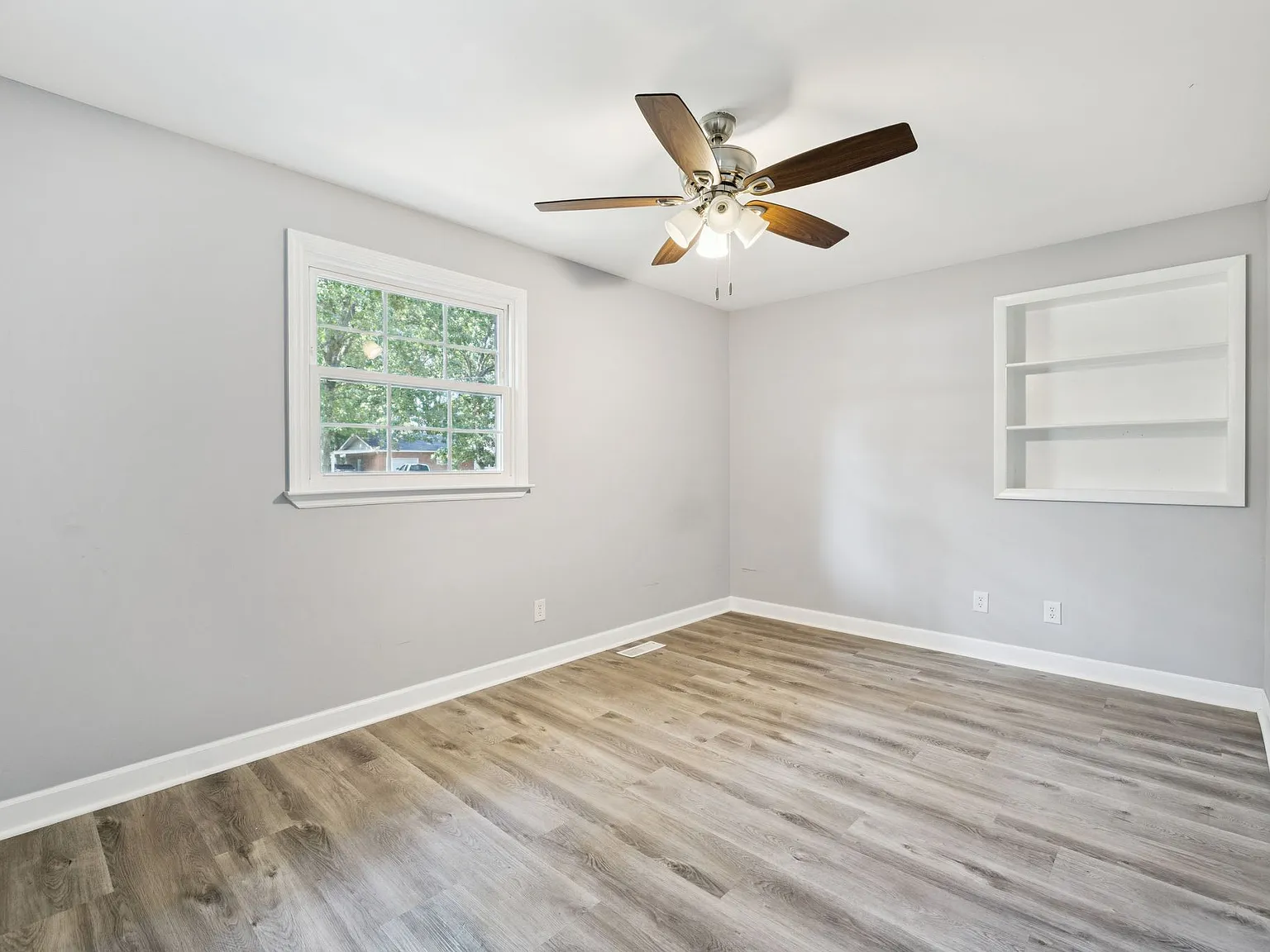 6 bed, 3480 sqft, $3,000 — Photo 3